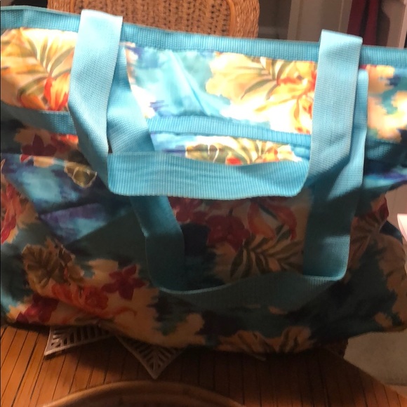 Avon Handbags - Avon summer tote